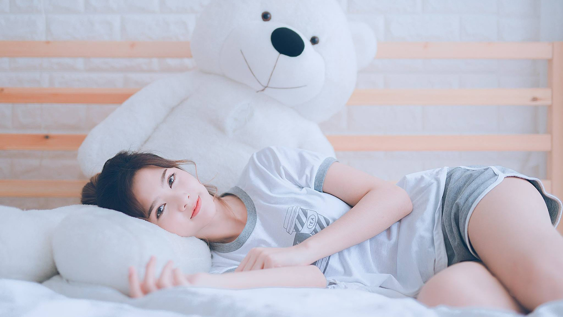 西班牙队夺得美洲杯冠军,庆祝活动持续进行,西班牙进攻美洲