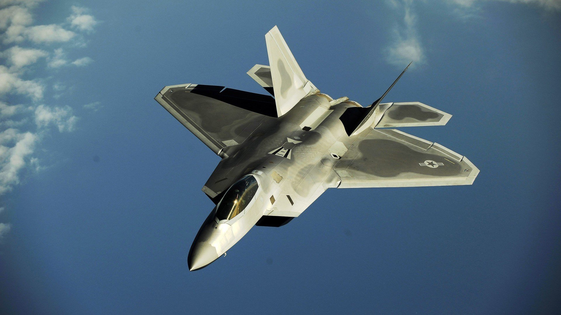 皇家社会传控精准压缩对方进攻区域，皇家社会在实况